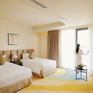 Premier Twin Room Balcony Shuttle Bus To City Center